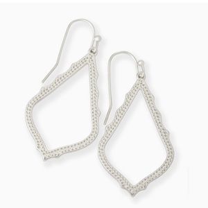 EUC Kendra Scott Sophia drop earrings